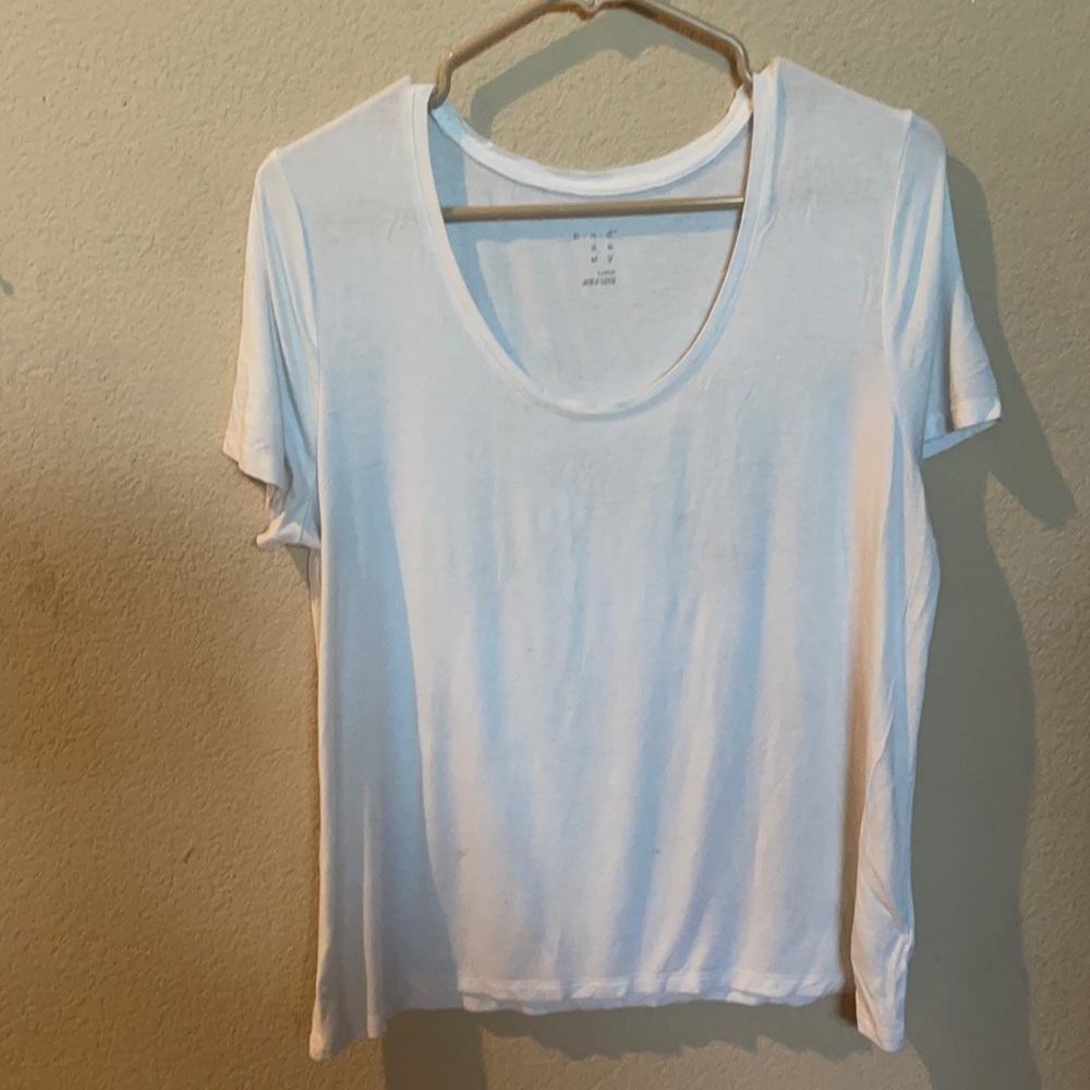 White tee shirt